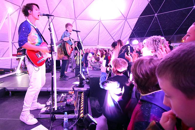 Nebe v Brně rozbalili své kočovné planetárium