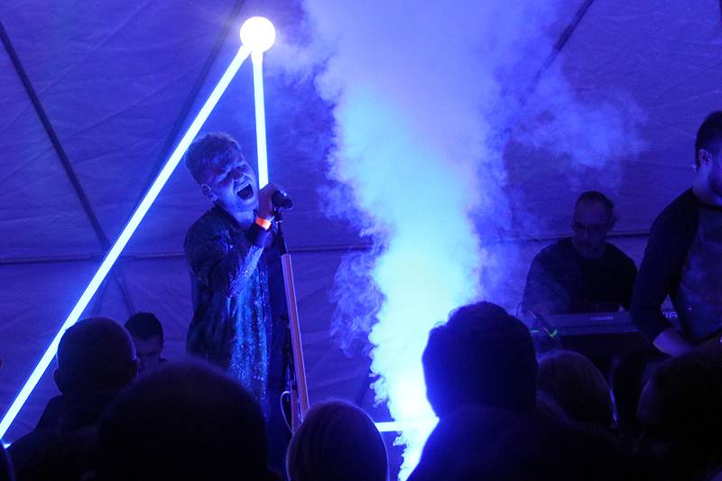 Nebe v Brně rozbalili své kočovné planetárium