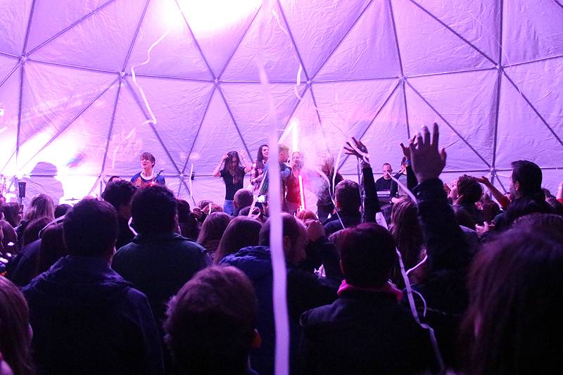 Nebe v Brně rozbalili své kočovné planetárium