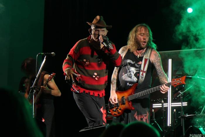 Ferat vstal z popela jako bájný Fénix, v Plzni slavil třicetiny