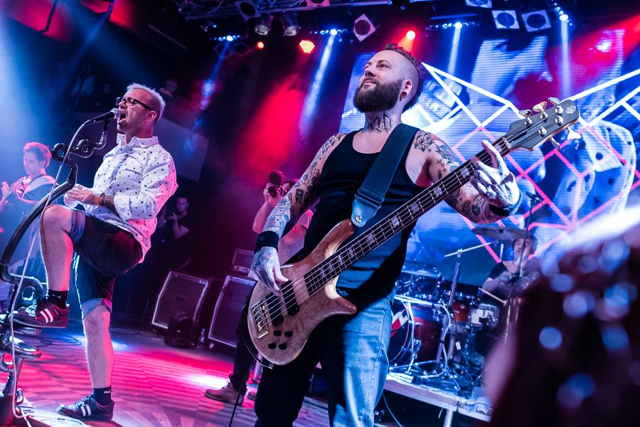 Cocotte Minute udělali bordel ve vyprodaném Lucerna Music Baru