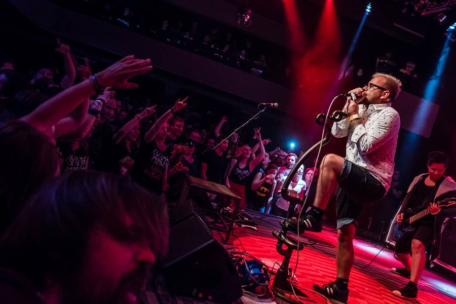 Cocotte Minute udělali bordel ve vyprodaném Lucerna Music Baru