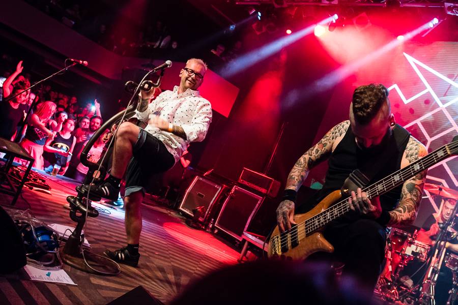 Cocotte Minute udělali bordel ve vyprodaném Lucerna Music Baru