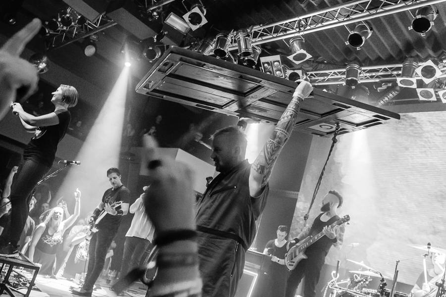 Cocotte Minute udělali bordel ve vyprodaném Lucerna Music Baru