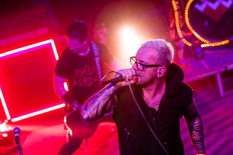 Cocotte Minute udělali bordel ve vyprodaném Lucerna Music Baru