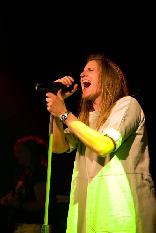 Gaia Mesiah si ochočila Žlutého psa v Pardubicích, divákům naservírovala příval energie