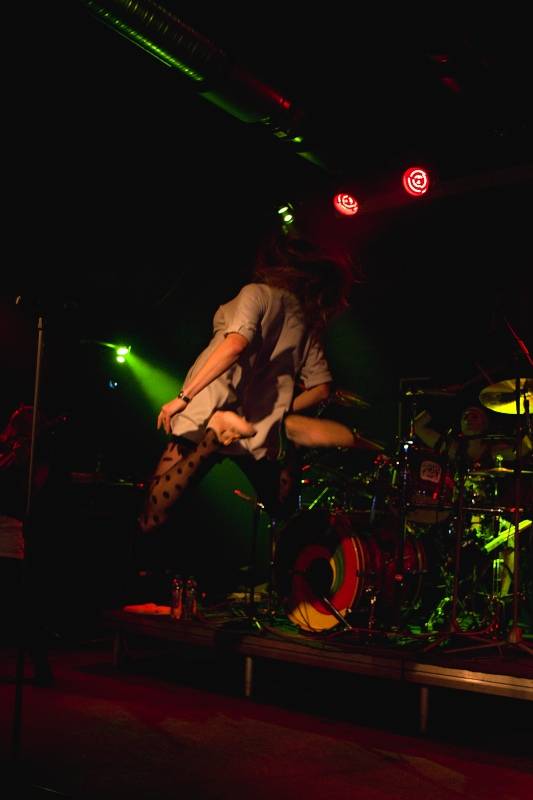 Gaia Mesiah si ochočila Žlutého psa v Pardubicích, divákům naservírovala příval energie