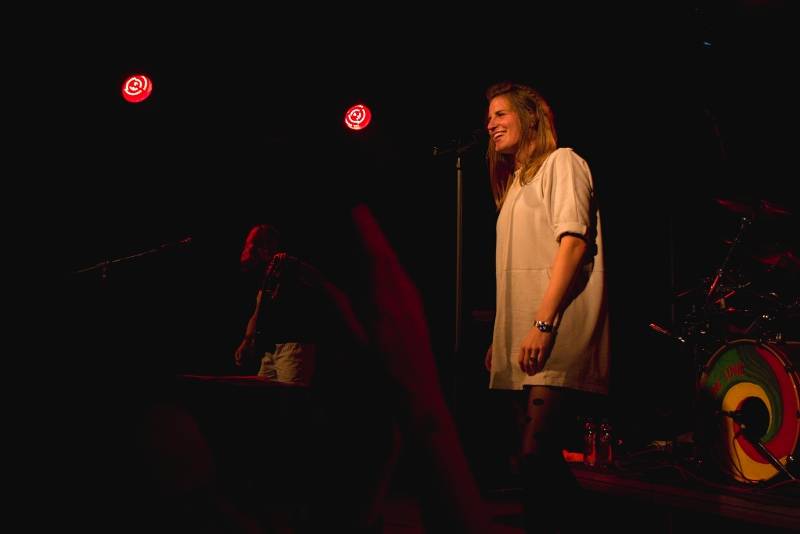 Gaia Mesiah si ochočila Žlutého psa v Pardubicích, divákům naservírovala příval energie