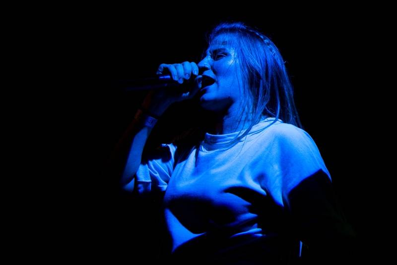 Gaia Mesiah si ochočila Žlutého psa v Pardubicích, divákům naservírovala příval energie