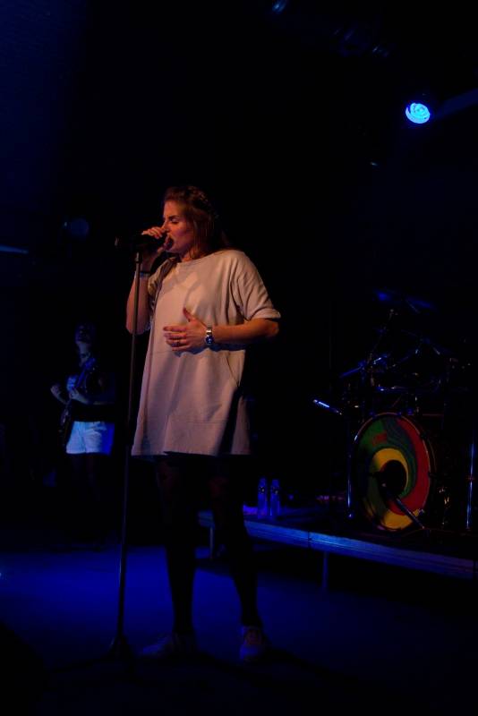 Gaia Mesiah si ochočila Žlutého psa v Pardubicích, divákům naservírovala příval energie