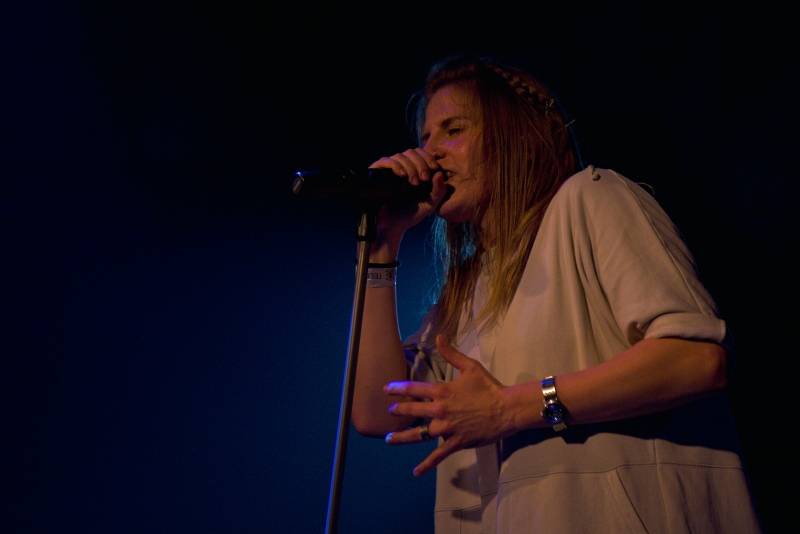 Gaia Mesiah si ochočila Žlutého psa v Pardubicích, divákům naservírovala příval energie