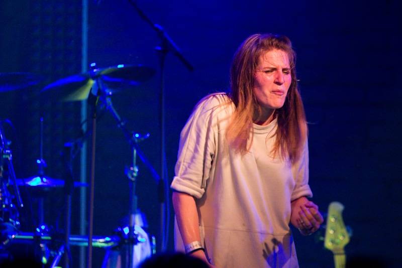 Gaia Mesiah si ochočila Žlutého psa v Pardubicích, divákům naservírovala příval energie