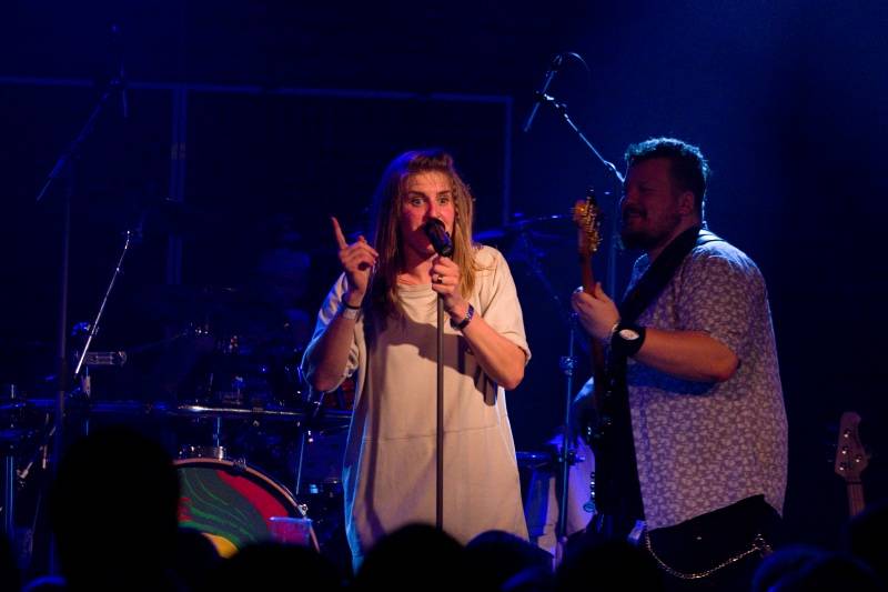 Gaia Mesiah si ochočila Žlutého psa v Pardubicích, divákům naservírovala příval energie