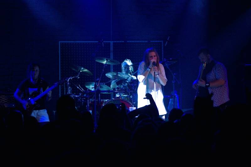 Gaia Mesiah si ochočila Žlutého psa v Pardubicích, divákům naservírovala příval energie