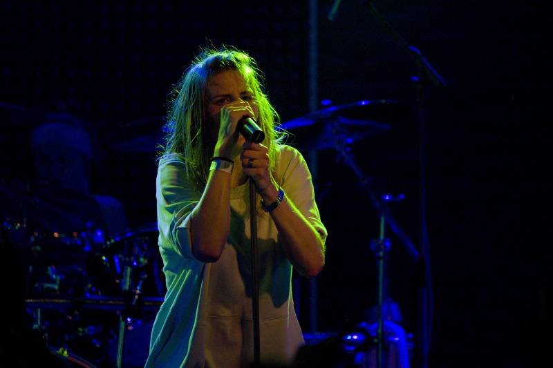 Gaia Mesiah si ochočila Žlutého psa v Pardubicích, divákům naservírovala příval energie