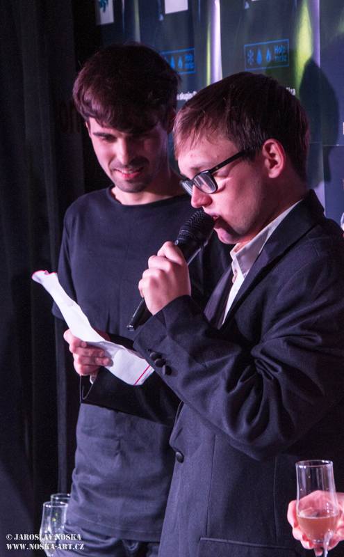 Slza podepsala novou desku Holomráz, pokřtili ji Celeste Buckingham, Anna Kadeřávková a fanoušci Michal a Pavla