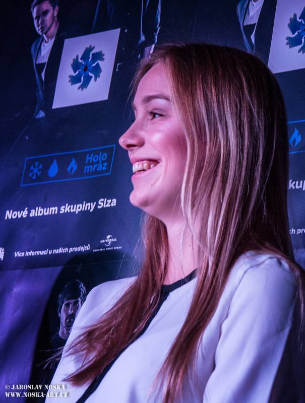 Slza podepsala novou desku Holomráz, pokřtili ji Celeste Buckingham, Anna Kadeřávková a fanoušci Michal a Pavla