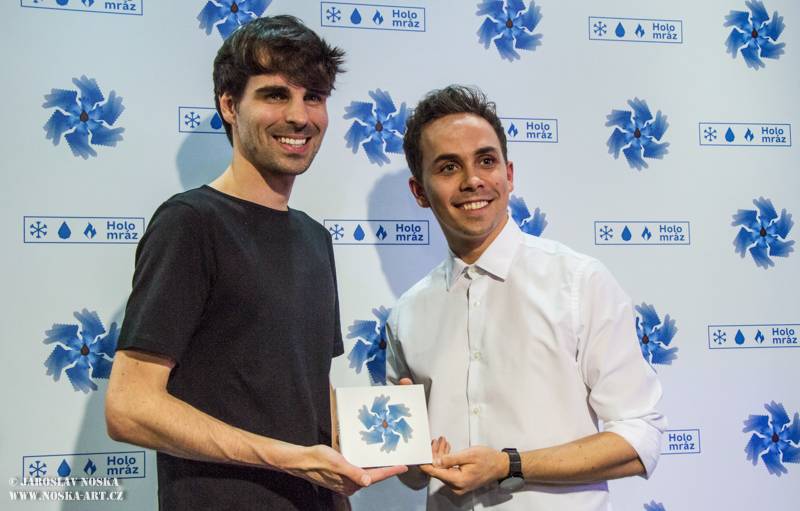 Slza podepsala novou desku Holomráz, pokřtili ji Celeste Buckingham, Anna Kadeřávková a fanoušci Michal a Pavla