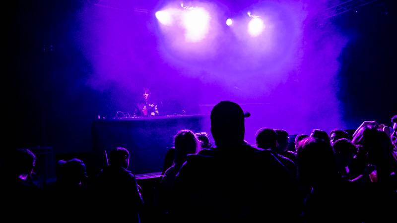 Slovanská rave party v centru Prahy: Little Big přivezli zběsilé taneční rytmy a světelnou show
