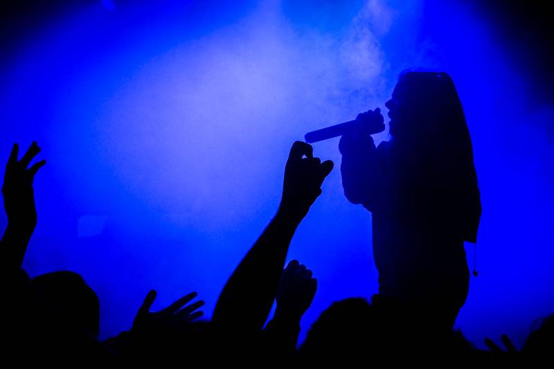 Slovanská rave party v centru Prahy: Little Big přivezli zběsilé taneční rytmy a světelnou show