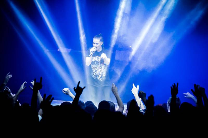 Slovanská rave party v centru Prahy: Little Big přivezli zběsilé taneční rytmy a světelnou show