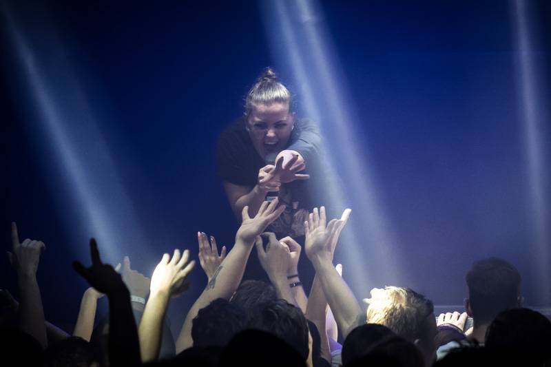 Slovanská rave party v centru Prahy: Little Big přivezli zběsilé taneční rytmy a světelnou show