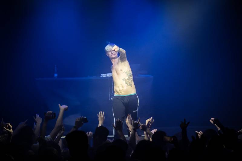 Slovanská rave party v centru Prahy: Little Big přivezli zběsilé taneční rytmy a světelnou show