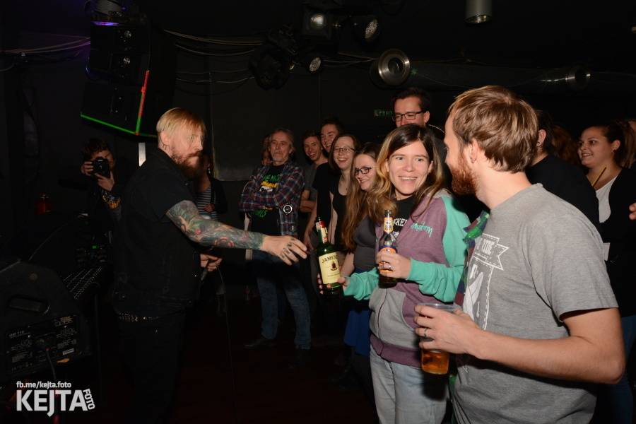 Vyprodané Rock Café: The Rumjacks se vrátili do Prahy