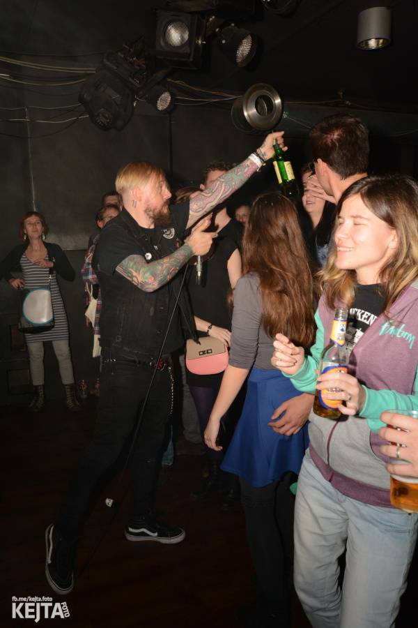 Vyprodané Rock Café: The Rumjacks se vrátili do Prahy