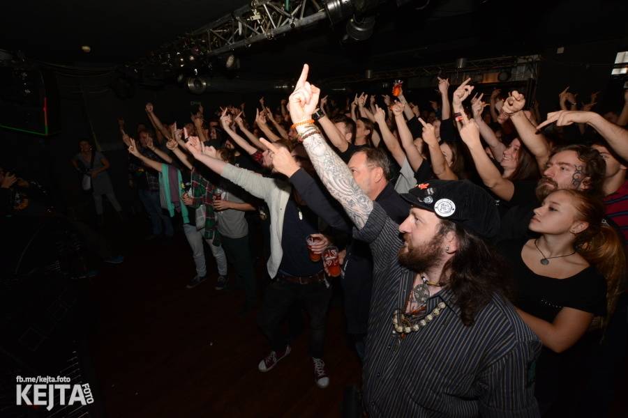 Vyprodané Rock Café: The Rumjacks se vrátili do Prahy