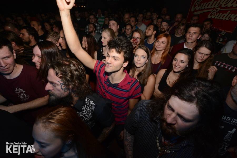 Vyprodané Rock Café: The Rumjacks se vrátili do Prahy