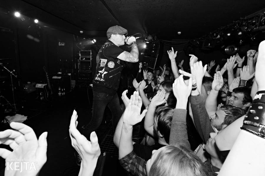 Vyprodané Rock Café: The Rumjacks se vrátili do Prahy