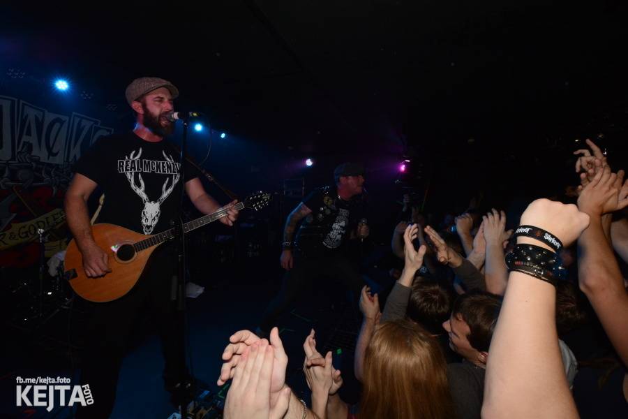 Vyprodané Rock Café: The Rumjacks se vrátili do Prahy