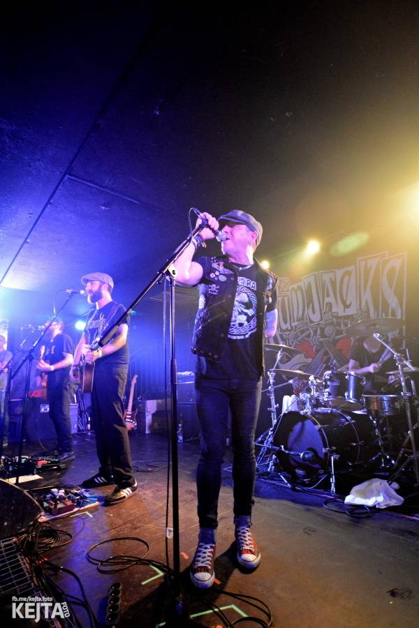 Vyprodané Rock Café: The Rumjacks se vrátili do Prahy