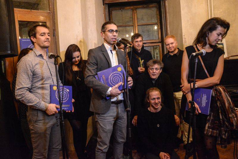 Tomáš Klus a Ewa Farna pokřtili knížkodesku Ukolébavky