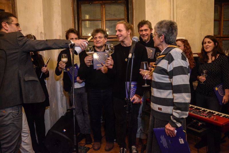 Tomáš Klus a Ewa Farna pokřtili knížkodesku Ukolébavky