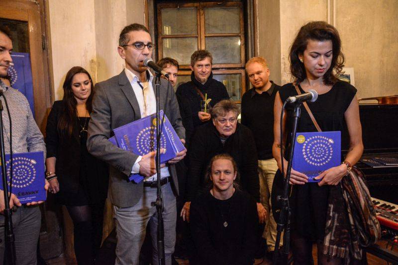 Tomáš Klus a Ewa Farna pokřtili knížkodesku Ukolébavky