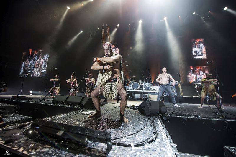 Chinaski naservírovali vyprodané O2 areně hity a zatančili tanec haka