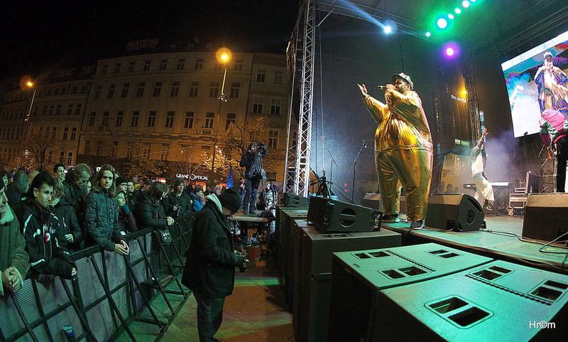 Festival svobody ovládl Prahu, na Václaváku zpívali Aneta Langerová, Zrní, Emma Smetana nebo Kapitán Demo