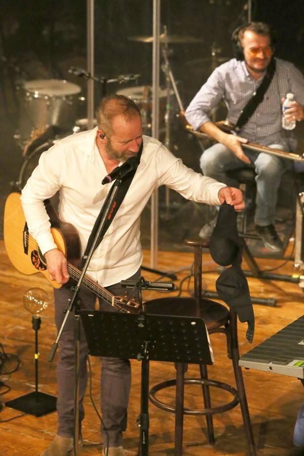 David Koller dostal v Brně za skvělý výkon hromadu kalhotek a podprsenku