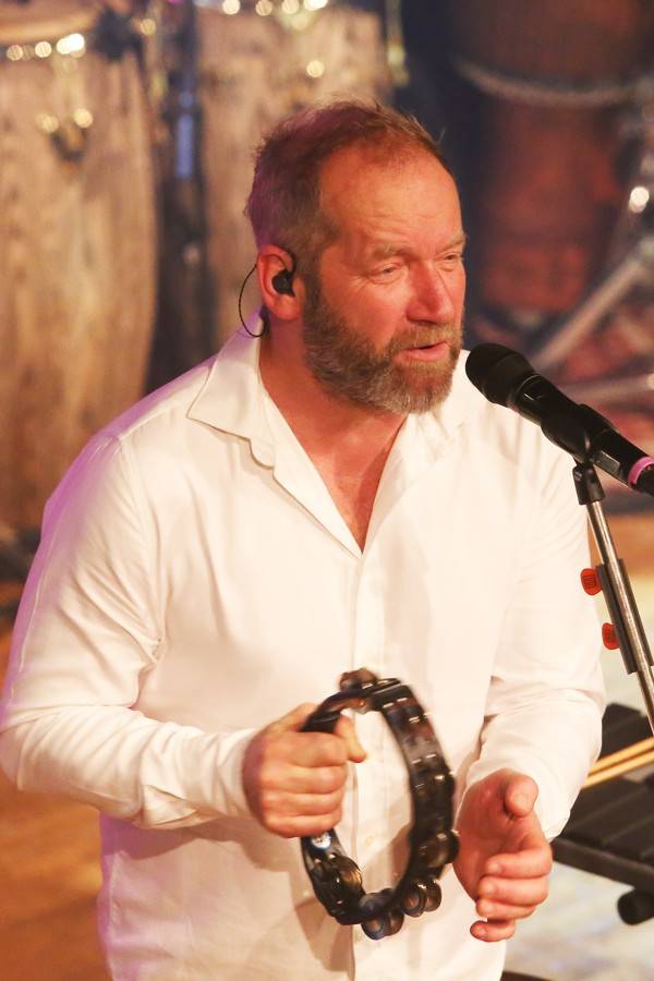 David Koller dostal v Brně za skvělý výkon hromadu kalhotek a podprsenku