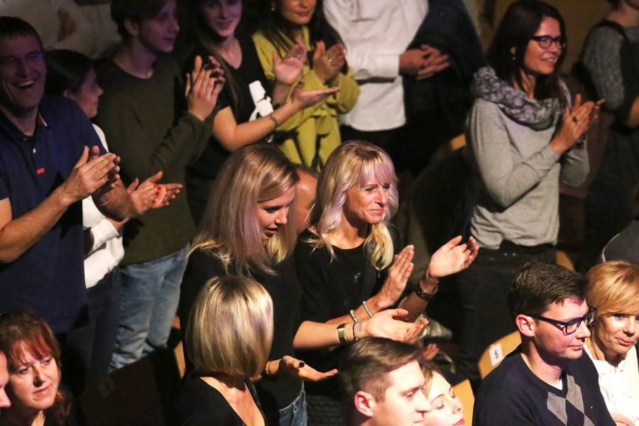 David Koller dostal v Brně za skvělý výkon hromadu kalhotek a podprsenku