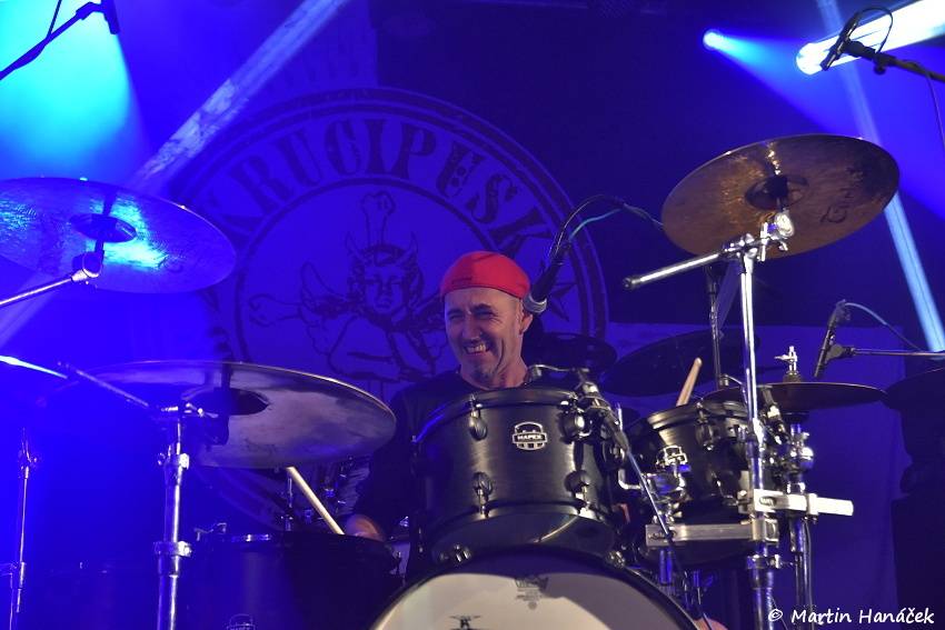 Na státní svátek řádili v plzeňské Šeříkovce Krucipüsk