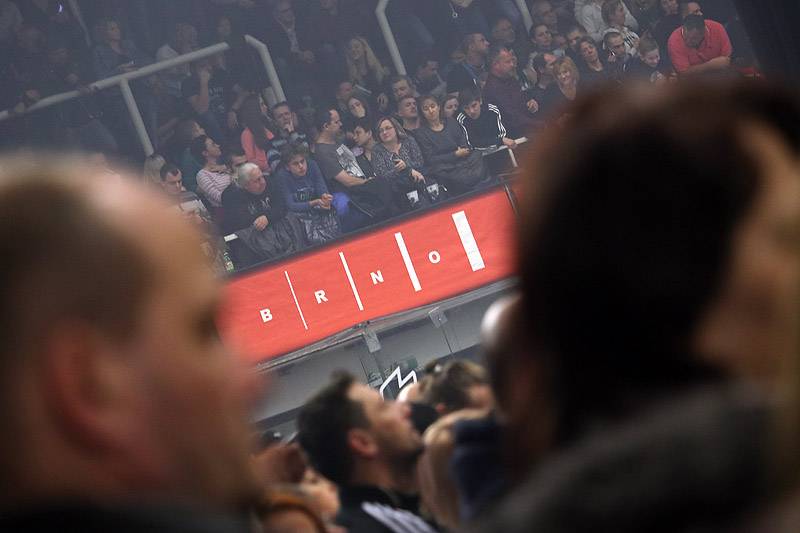 Kabát přivezl do Brna oheň i sníh