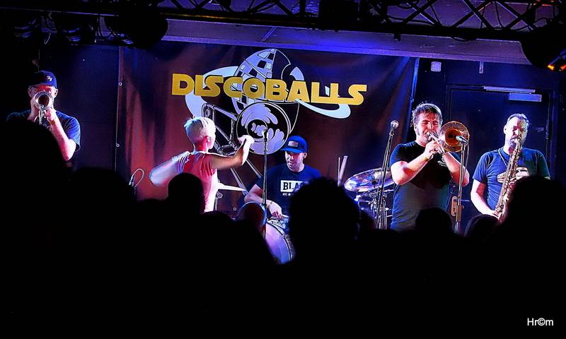 Na podzimním Mighty Sounds vystoupili Oreskaband z Japonska i američtí The Toasters