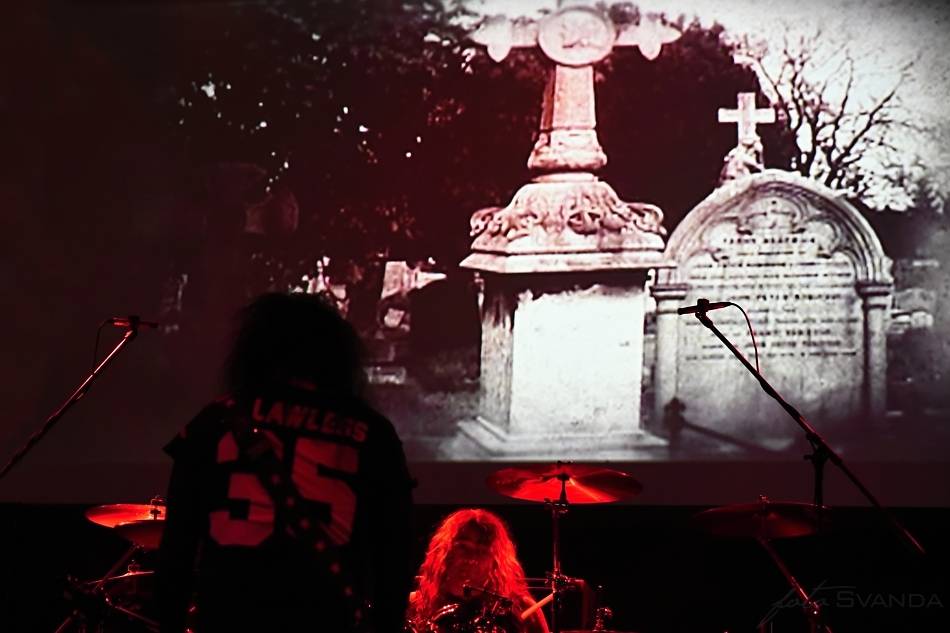 W.A.S.P. v Hluku připomněl desku The Crimson Idol a přihodil i další hity