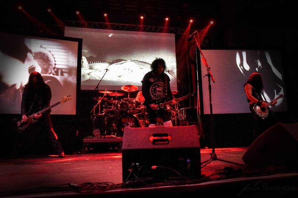 W.A.S.P. v Hluku připomněl desku The Crimson Idol a přihodil i další hity