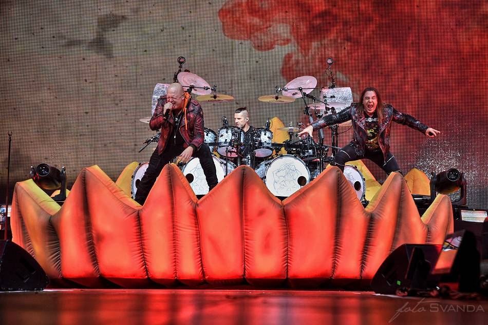 Helloween v Praze: Tříhodinová show připomněla zásadní milníky v historii kapely