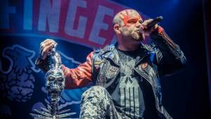 Titáni Five Finger Death Punch dorazili do Prahy. Fanoušky čekala skvělá světelná i vizuální show