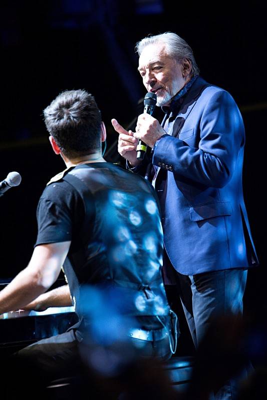 Marek Ztracený přivedl na výroční koncert do Fora Karlín i Karla Gotta